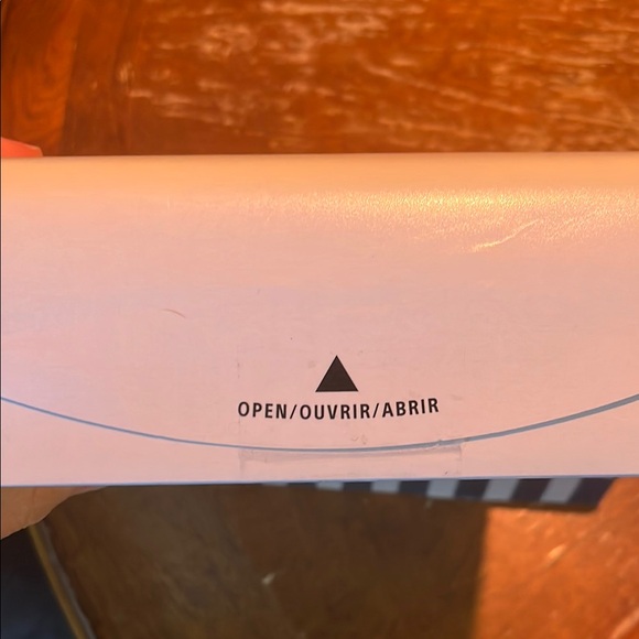 Crunchyroll Sony WH-1000XM5 Headphones with Stand! - Picture 6 of 6